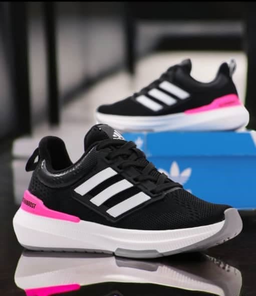 Adidas UltraBoost.FM
